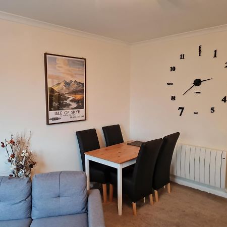 Modern Spacious Central Apartment Portree Exterior photo